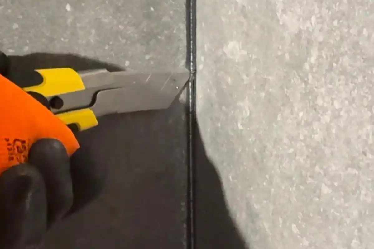 Zelf oude kit verwijderen: waarom het vaak misgaat