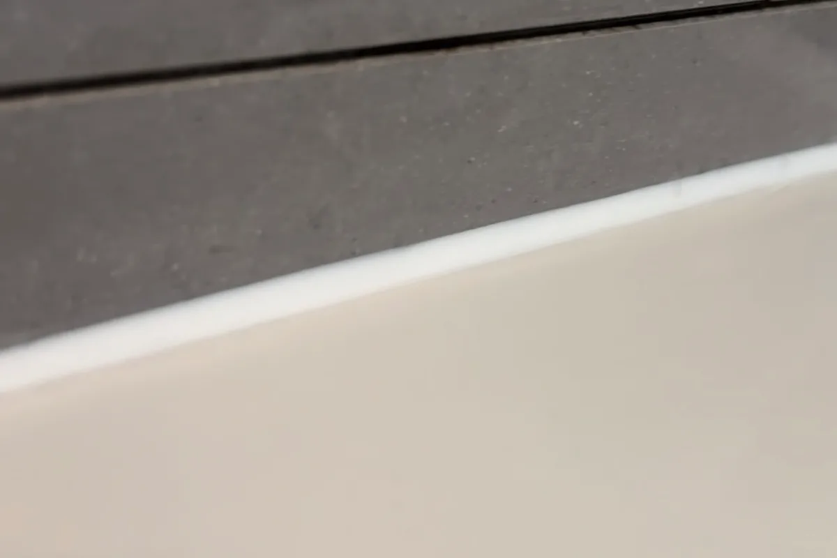 Kitten rondom kraan en wastafel: waarom dit altijd als eerste scheurt