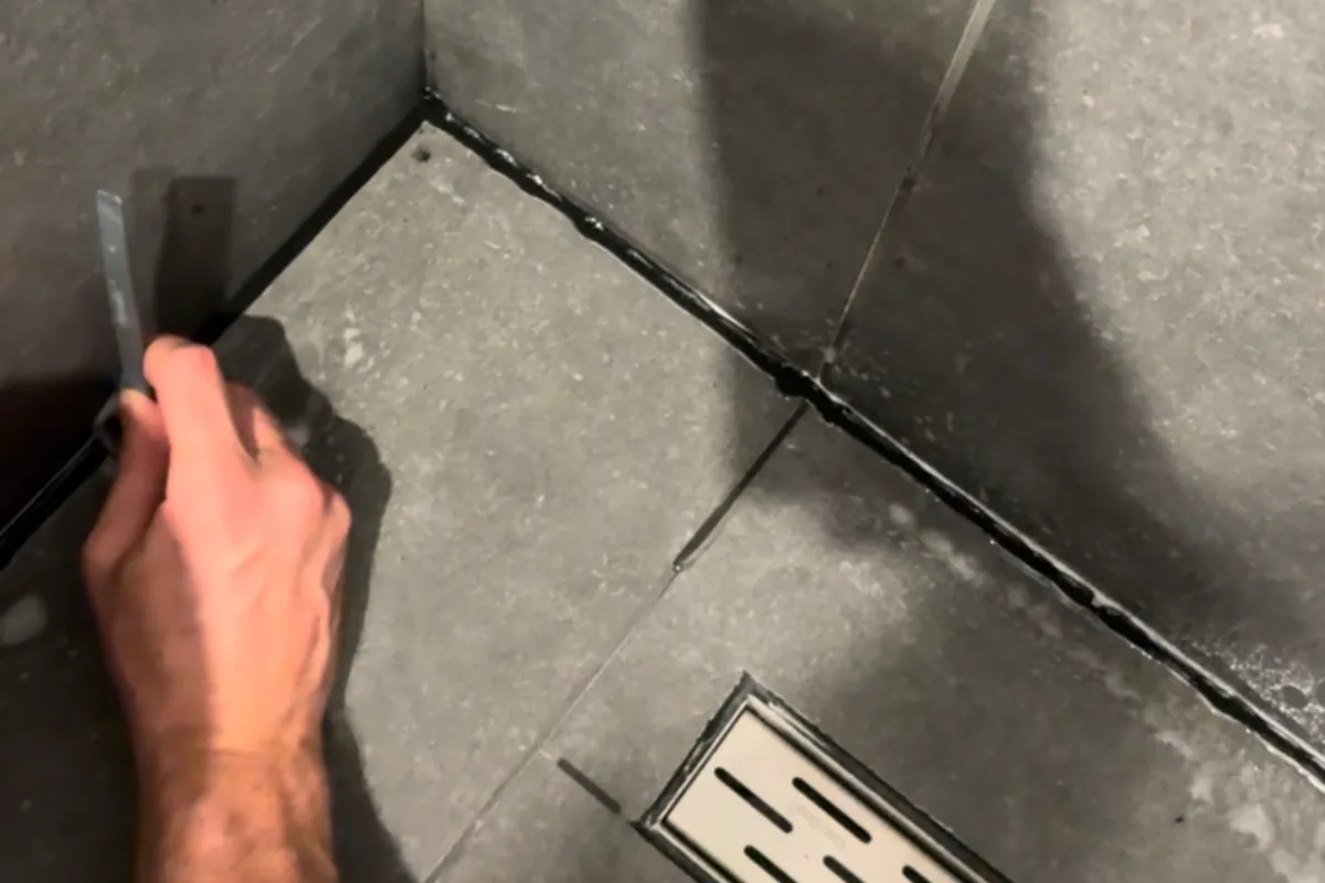 Waarom we kitwerk altijd te laat vervangen (en wat dat je kost)