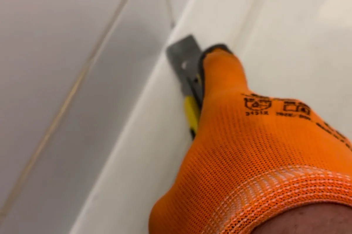 Wanneer gebruik je géén siliconenkit maar acrylaat (en andersom)?